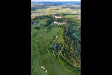 Der Country Club Schloss Langenstein - Der Golfplatz am Bodensee im Ortsteil Orsingen in Orsingen-Nenzingen im Bundesland Baden-Württemberg, Deutschland von einer Drohne aus