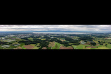 Bodenseepanorama von Immenstaad über Friedrichshafen bis Langenargen im Bundesland Baden-Württemberg, Deutschland