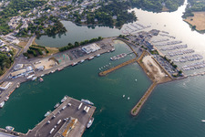 Schrägluftbild von Marina -  Port de Plaisance in Loctudy im Bundesland Finistère, Frankreich