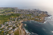 Luftbild von Ortsteil St-Guenole-St Pierre in Penmarch im Bundesland Finistère, Frankreich