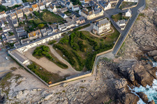 Luftbild von Hotel am La Roche du Préfet im Ortsteil St-Guenole-St Pierre in Penmarch im Bundesland Finistère, Frankreich
