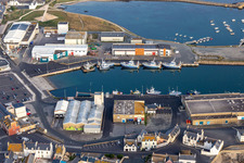 Luftbild von Port de pêche de Saint-Guénolé im Ortsteil St-Guenole-St Pierre in Penmarch im Bundesland Finistère, Frankreich