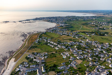 Schrägluftbild von Ortsteil St-Guenole-St Pierre in Penmarch im Bundesland Finistère, Frankreich