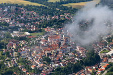 Luftbild von Oberer Stadtpl. mit Stadtpfarrkirche Mariä Himmelfahrt in Landau an der Isar im Ortsteil Zanklau im Bundesland Bayern, Deutschland