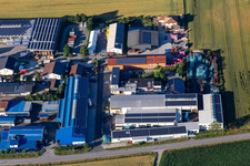 Gewerbegebiet Schreinerstraße mit Voggenreiter GmbH und Lohr GmbH im Ortsteil Niederreisbach in Reisbach im Bundesland Bayern, Deutschland
