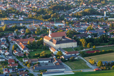 Luftbild von Asambasilika Altenmarkt in Osterhofen im Bundesland Bayern, Deutschland