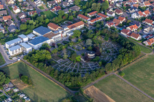 Friedhof Karlsdorf am  Seniorenhaus St. Elisabeth in Karlsdorf-Neuthard im Bundesland Baden-Württemberg, Deutschland