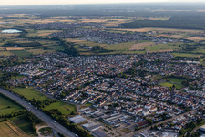 Schrägluftbild von Ortsteil Karlsdorf in Karlsdorf-Neuthard im Bundesland Baden-Württemberg, Deutschland
