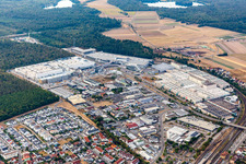 SEW-EURODRIVE GmbH & Co KG – Fertigungswerk und SCC Mechanik/Mechatronik im Ortsteil Graben in Graben-Neudorf im Bundesland Baden-Württemberg, Deutschland von oben gesehen