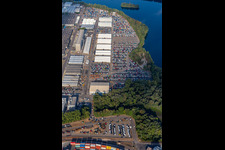 Geparkte Neu-LKW im Werk Wörth der Daimler Truck AG, Mercedes-Benz im Ortsteil Maximiliansau in Wörth am Rhein im Bundesland Rheinland-Pfalz, Deutschland