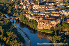 Schrägluftbild von Castello di Cassano d'Adda, Villa Gabbioneta in Cassano d’Adda im Bundesland Lombardei, Italien