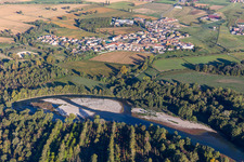Luftbild von Sandbank an der Adda in Comazzo im Bundesland Lodi, Italien