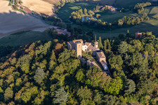 Schloss Montegibbio Castello di Montegibbio im Ortsteil Il Poggio in Sassuolo im Bundesland Modena, Italien von oben