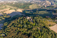 Schloss Montegibbio Castello di Montegibbio im Ortsteil Il Poggio in Sassuolo im Bundesland Modena, Italien aus der Luft
