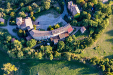 Luftbild von Castello di Casalgrande im Bundesland Reggio Emilia, Italien