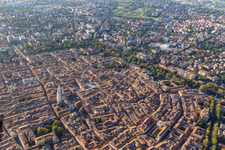 Luftbild von Piazza Roma, Duomo, Piazza Grande in Modena, Italien