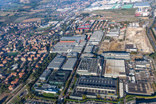 Drohnenbild von Ferrari S.P.A in Maranello im Bundesland Modena, Italien