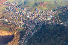 Albersweiler von Osten im Bundesland Rheinland-Pfalz, Deutschland