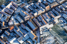 Protestantische Kirche im Winter bei Schnee in Steinweiler im Bundesland Rheinland-Pfalz, Deutschland