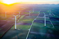 Windpark Offenbach an der Queich II bei Sonnenuntergang /windkraft/ im Bundesland Rheinland-Pfalz, Deutschland