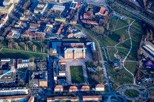 Luftbild von Schloss Gottesaue (Musikhochschule) und Grünanlage am Otto-Dullenkopf-Park im Ortsteil Oststadt in Karlsruhe im Bundesland Baden-Württemberg, Deutschland