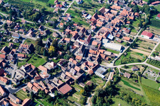 Steinseltz im Bundesland Bas-Rhin, Frankreich aus der Luft betrachtet