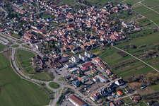 Deutsches Weintor. Beginn der deuschen Weinstr im Ortsteil Schweigen in Schweigen-Rechtenbach im Bundesland Rheinland-Pfalz, Deutschland