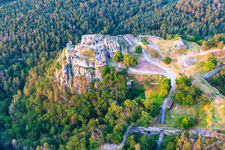 Burg und Festung Regenstein in Blankenburg im Bundesland Sachsen-Anhalt, Deutschland von oben
