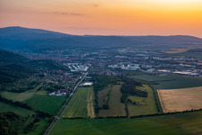 Unter dem Brocken im Abendrot in Wernigerode im Bundesland Sachsen-Anhalt, Deutschland
