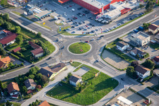 Kreisverkehr mit Stadtwappen in Ptuj, Slowenien