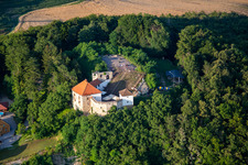 Freilichtbühne Hči najstarejše vinske trte na svetu auf dem Vurberg in Duplek, Slowenien