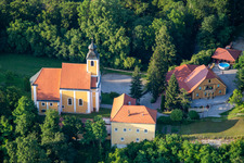 Kirche Župnijska cerkev sv. Marije Vnebovzete auf dem Vurberg in Duplek, Slowenien