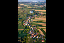 Straßendorf an der Drau in Starše, Slowenien