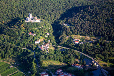 Luftbild von Burg / Grad Rihemberk im Ortsteil Branik in Nova Gorica, Slowenien