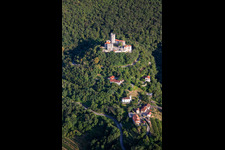 Burg / Grad Rihemberk im Ortsteil Branik in Nova Gorica, Slowenien aus der Luft