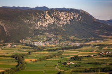 Vipava Tal zu Füßen des Nationalparks Ledenik na Nanosu, Slowenien