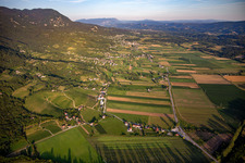 Lijak Tal von Westen bei Sonnenuntergang in Nova Gorica, Slowenien
