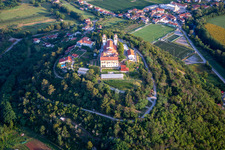 Luftbild von Miren Castle / Mirenski grad in Miren-Kostanjevica, Slowenien