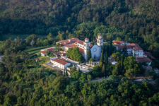 Miren Castle / Mirenski grad in Miren-Kostanjevica, Slowenien aus der Luft