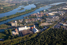 Rheinhäfen von Strasbourg mit  COMPTOIR AGRICOLE STRASBOURG - SILOSTRA und Sermix am Bassin Auguste Detoeuf im Ortsteil Port du Rhin Sud in Straßburg im Bundesland Bas-Rhin, Frankreich
