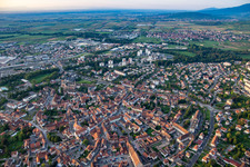 Molsheim von Nordwesten im Bundesland Bas-Rhin, Frankreich