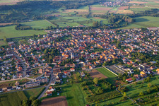 Schwindratzheim im Bundesland Bas-Rhin, Frankreich aus der Drohnenperspektive