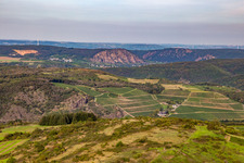 Blick vom Hermannsberg bis zum Rotenfels in Schloßböckelheim im Bundesland Rheinland-Pfalz, Deutschland
