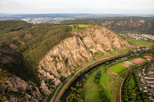Schrägluftbild von Der Rotenfels "höchste Steilwand zwischen Norwegen und den Alpen" in Traisen im Bundesland Rheinland-Pfalz, Deutschland