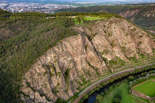 Der Rotenfels "höchste Steilwand zwischen Norwegen und den Alpen" in Traisen im Bundesland Rheinland-Pfalz, Deutschland von oben