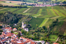Koppensteiner Schloß Mandel unter dem  Wingertshäuschen Mandel im Bundesland Rheinland-Pfalz, Deutschland