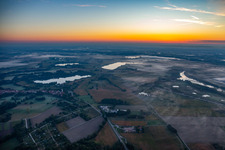 Baggerseen und oberer Altrhein vor Sonnenaufgang in Jockgrim im Bundesland Rheinland-Pfalz, Deutschland