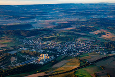 Wössingen von Nordwesten im Morgenlicht in Walzbachtal im Bundesland Baden-Württemberg, Deutschland