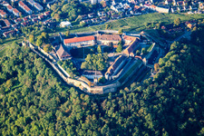 Schrägluftbild von Museum Hohenasperg - Ein deutsches Gefängnis in Asperg im Bundesland Baden-Württemberg, Deutschland
