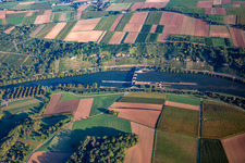 Schleuse Poppenweiler im Ortsteil Neckarweihingen in Ludwigsburg im Bundesland Baden-Württemberg, Deutschland